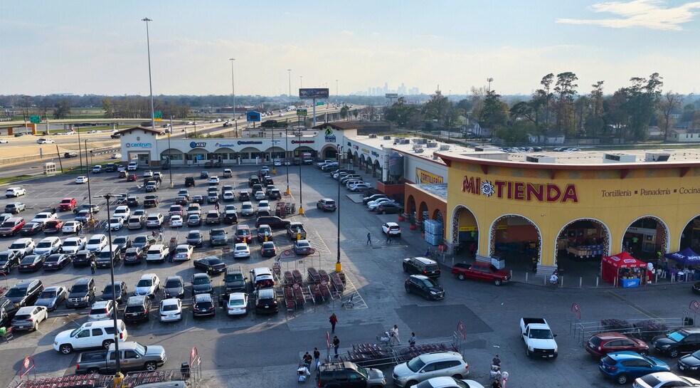 More Photos Of 10659-10771 N US 59 Hwy, Houston Unknown For Lease