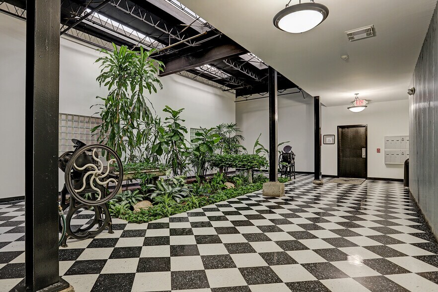 More Photos Of 1210 W Clay St, Houston Loft Creative Space For Lease
