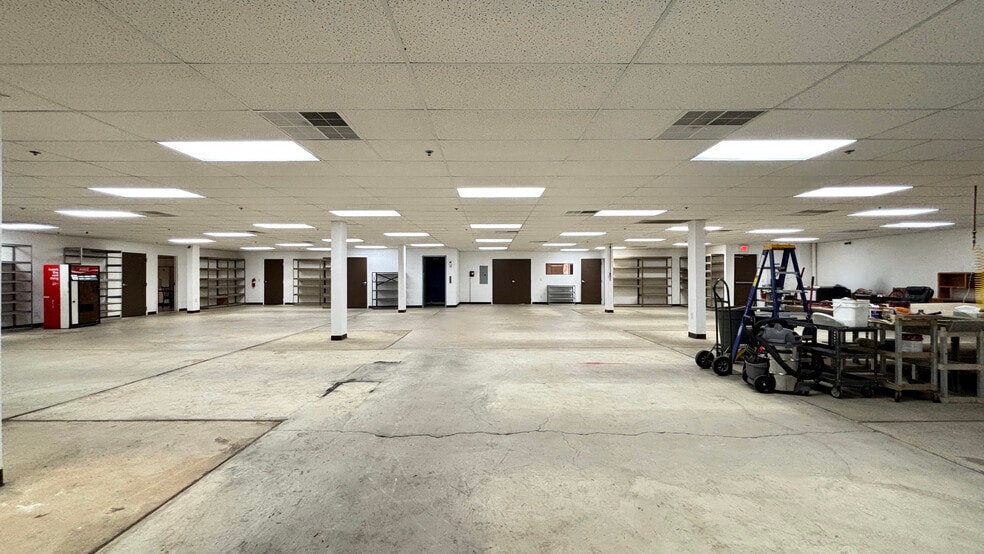 More Photos Of 475 Business Park Ln, Allentown Warehouse For Lease