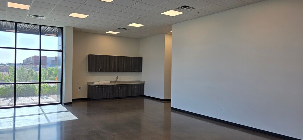 More Photos Of 8817 E Pecos Rd, Mesa Warehouse For Lease