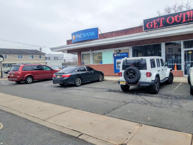More Photos Of 563-565 High Mountain Rd, North Haledon Bank For Lease