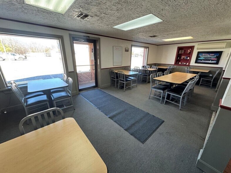 More Photos Of 293 E Ketchum Ave, Ketchum Restaurant For Sale