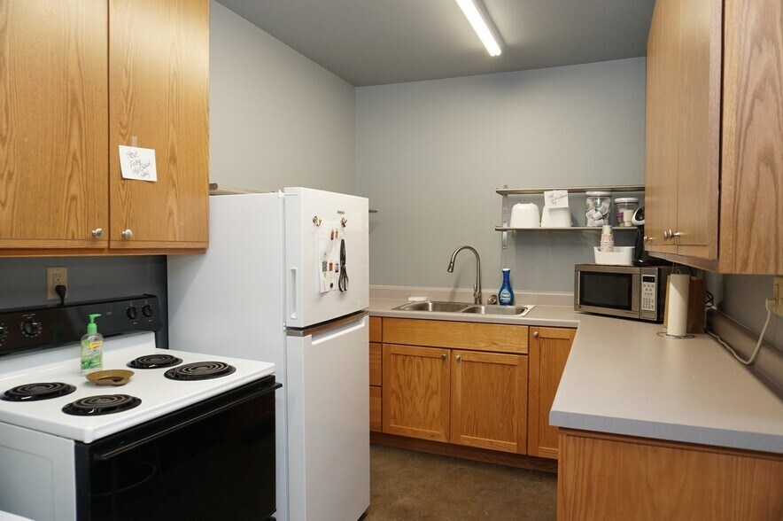 More Photos Of 413 N Main St, Charles City Storefront For Sale