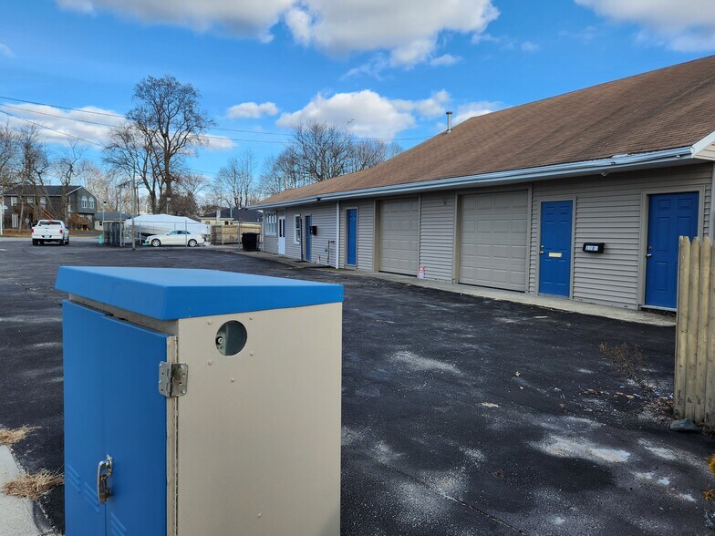 More Photos Of 1084 W Shore Rd, Warwick Garden Center For Lease