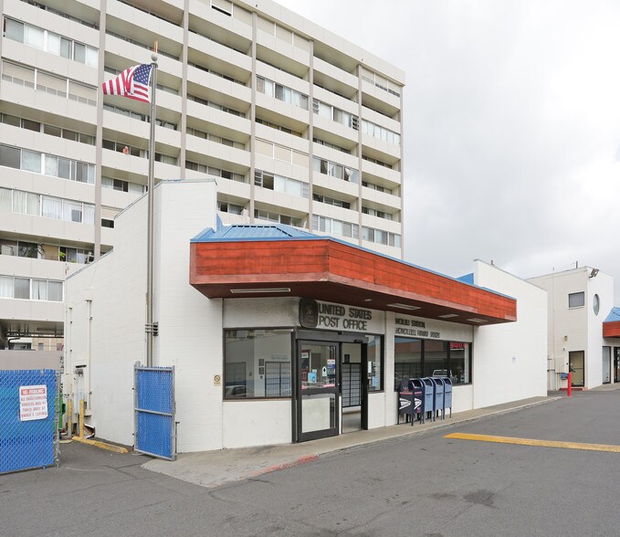 More Photos Of 2700 S King St, Honolulu Unknown For Lease