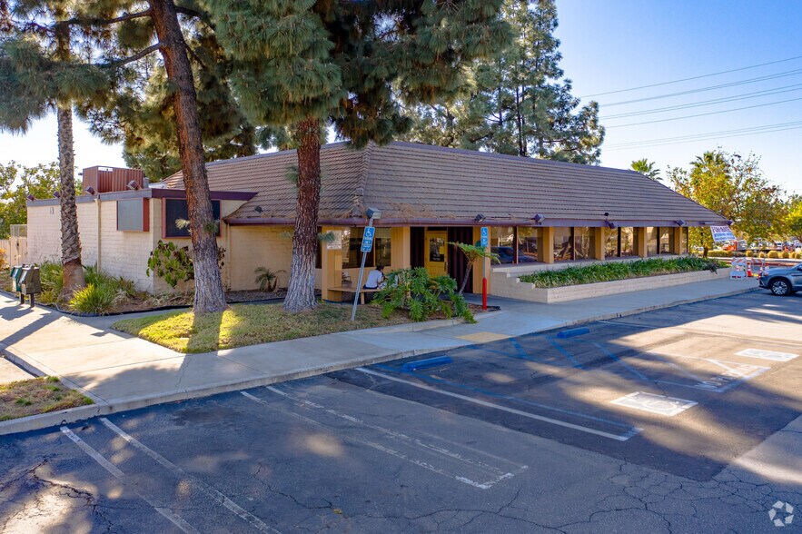 More Photos Of 306 N Azusa Ave, Covina Restaurant For Lease