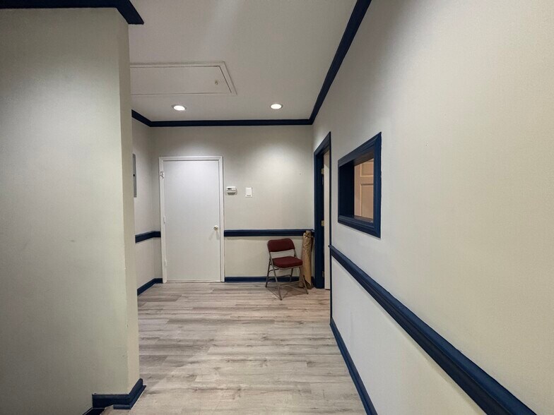 More Photos Of 1365 Westgate Center Dr, Winston-Salem Office For Sale