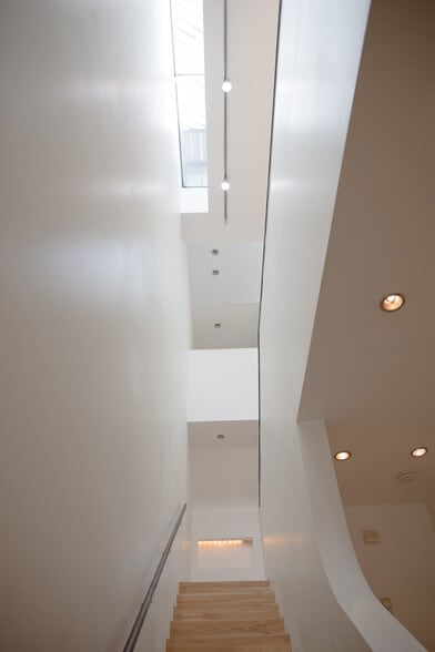 More Photos Of 70-72 Windward Ave, Venice General Retail For Lease