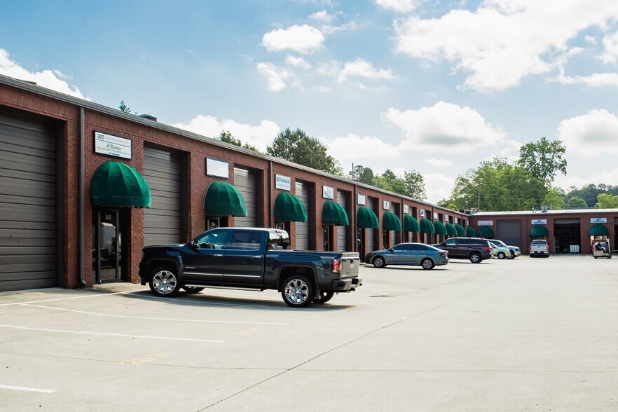 More Photos Of 390 W Pike St, Lawrenceville Warehouse For Lease