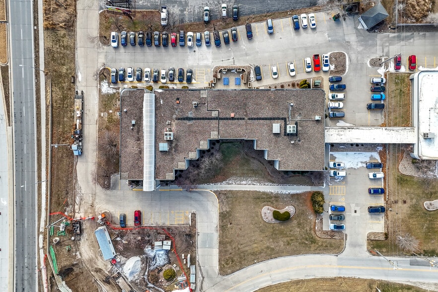 More Photos Of 2100 Fleur Dr, Des Moines Office For Sale