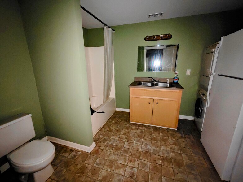More Photos Of 105 Marigold St, Rocky Mount General Retail For Sale