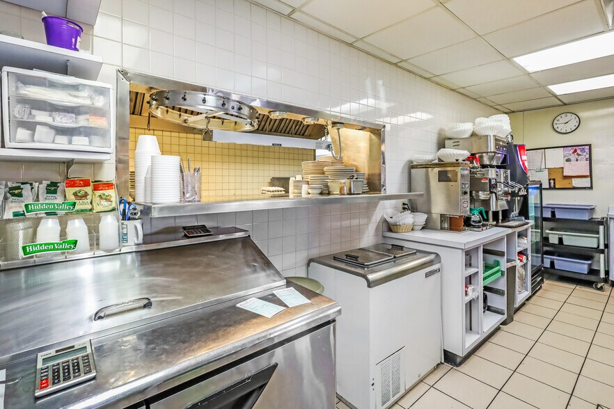 More Photos Of 2604 Custer St, Manitowoc General Retail For Sale