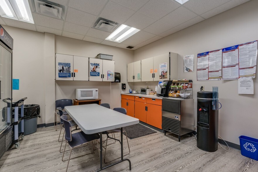 More Photos Of 3825 Columbus Rd, Granville Loft Creative Space For Lease