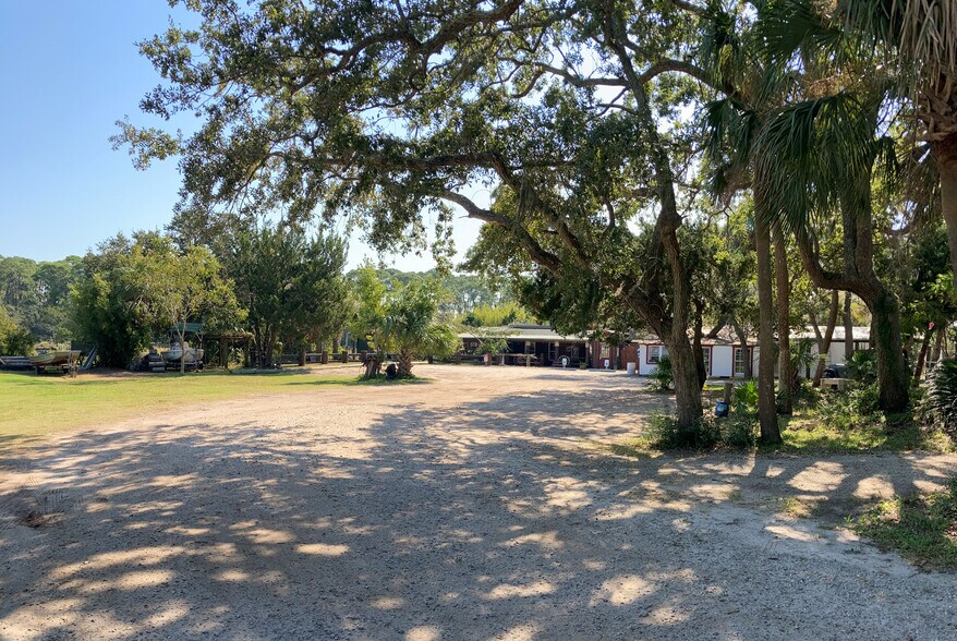 More Photos Of 2111 Sea Island Pky, Saint Helena Island General Retail For Sale