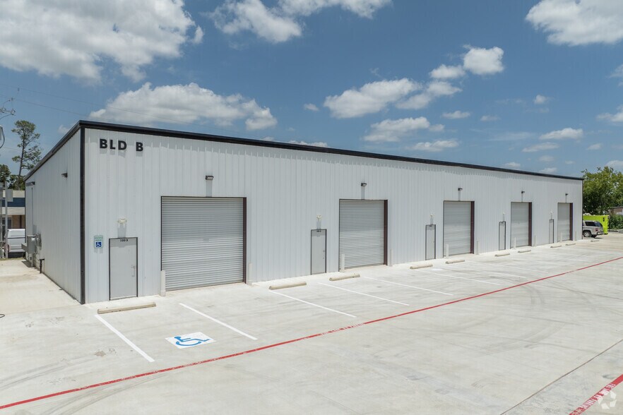 More Photos Of 10115 Belknap Rd, Sugar Land Warehouse For Lease