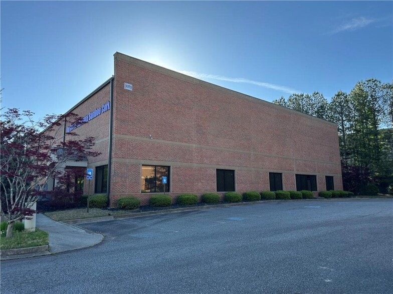 More Photos Of 3371 Martin Farm Rd, Suwanee Warehouse For Sale