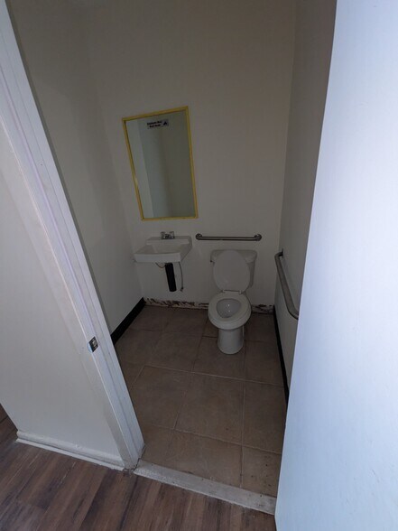 More Photos Of 10901 SE US Highway 441, Belleview Storefront Retail Office For Lease