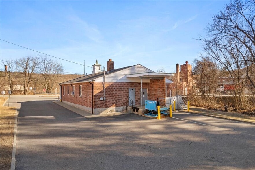 More Photos Of 2 Main St, Baltic Specialty For Sale