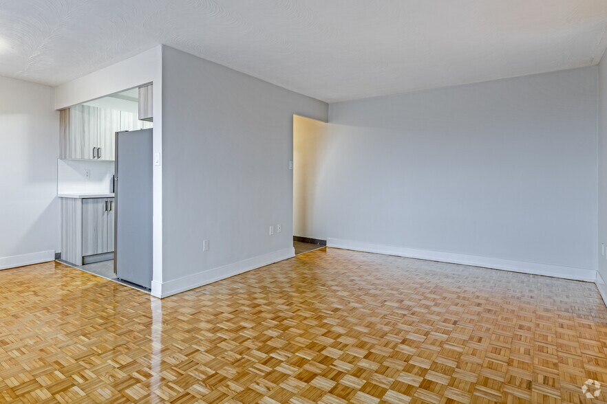 More Photos Of 345 Lakeshore Rd W, Mississauga Apartments For Lease