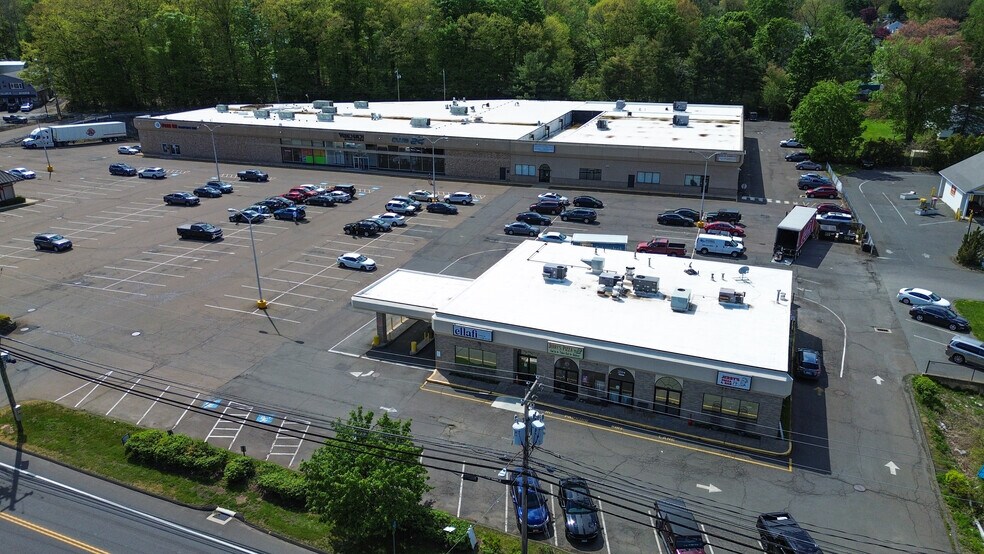 More Photos Of 635 S Main St, Middletown Freestanding For Lease