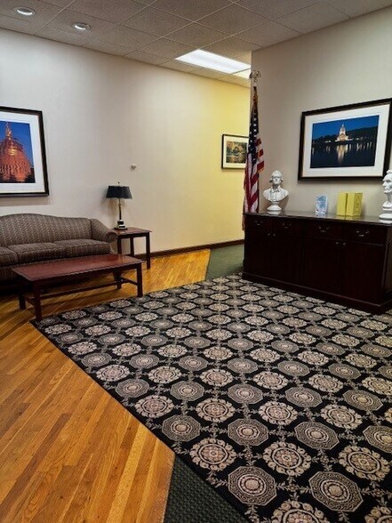 More Photos Of 208 Capitol St, Charleston Office For Lease