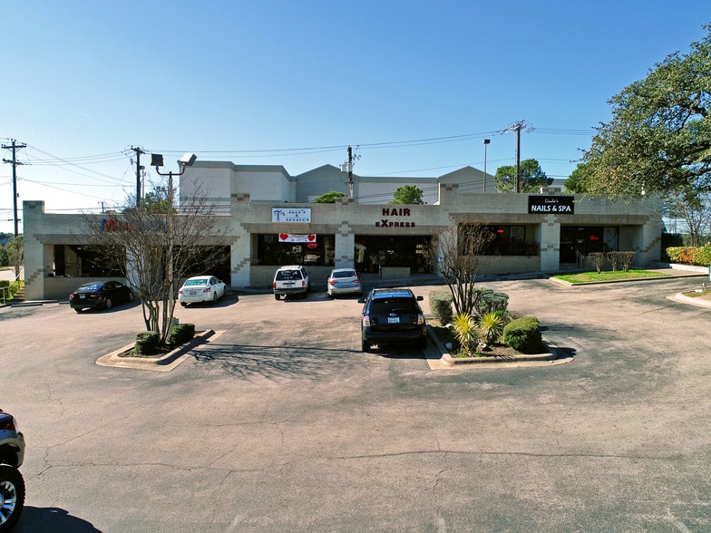 More Photos Of 600 N Austin Ave, Georgetown Unknown For Lease