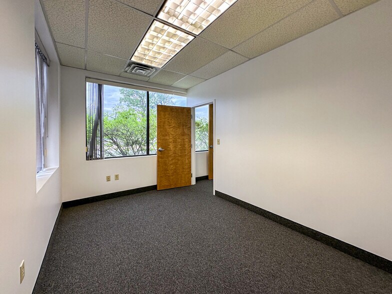 More Photos Of 352 Belmont St, Worcester Medical For Lease