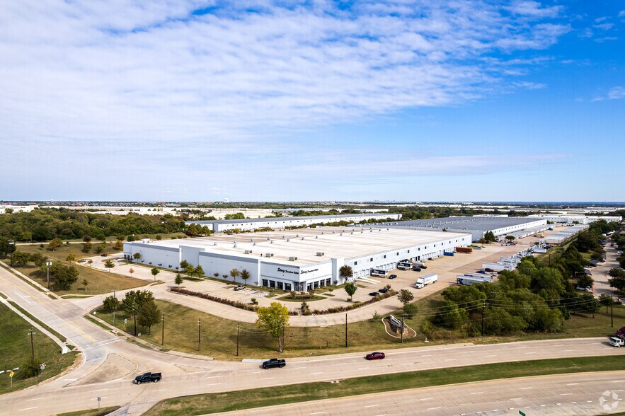 More Photos Of 709 Enterprise Dr, Flower Mound Distribution For Lease