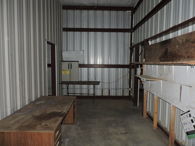 More Photos Of 920 W Mason St, Mabank Manufacturing For Sale