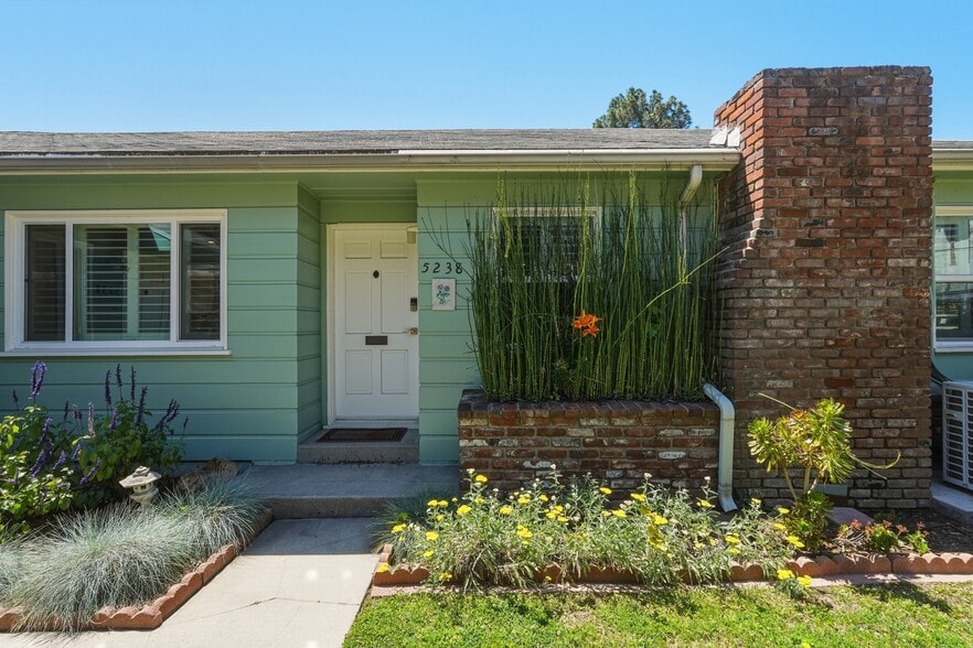 More Photos Of 5236 Bellingham Ave, Valley Village Apartments For Sale