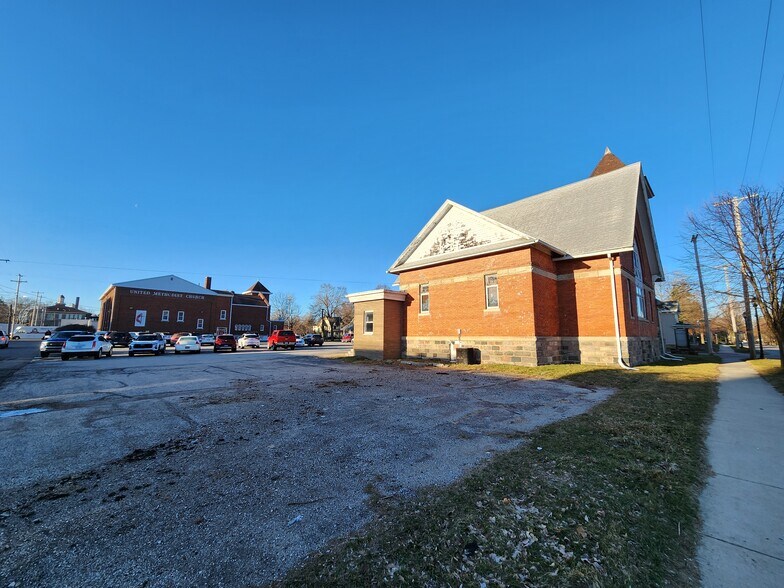 More Photos Of 230 N Woodworth St, Corunna Religious Facility For Lease