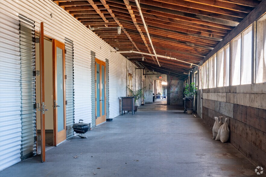 More Photos Of 560 E Commercial St, Pomona Manufacturing For Lease