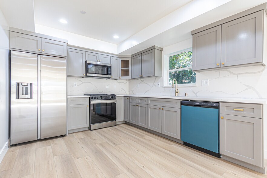 More Photos Of 5436 Romaine St, Los Angeles Apartments For Sale
