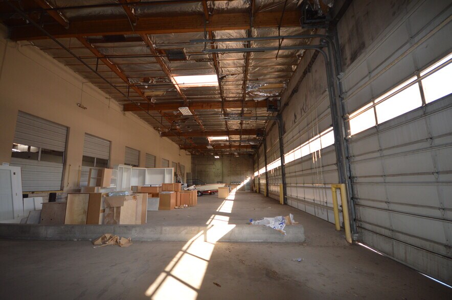 More Photos Of 3701 W Cambridge Ave, Phoenix Warehouse For Lease