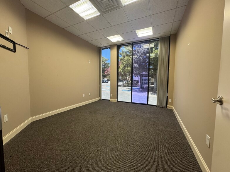 More Photos Of 216 N Tennessee St, McKinney Office For Lease