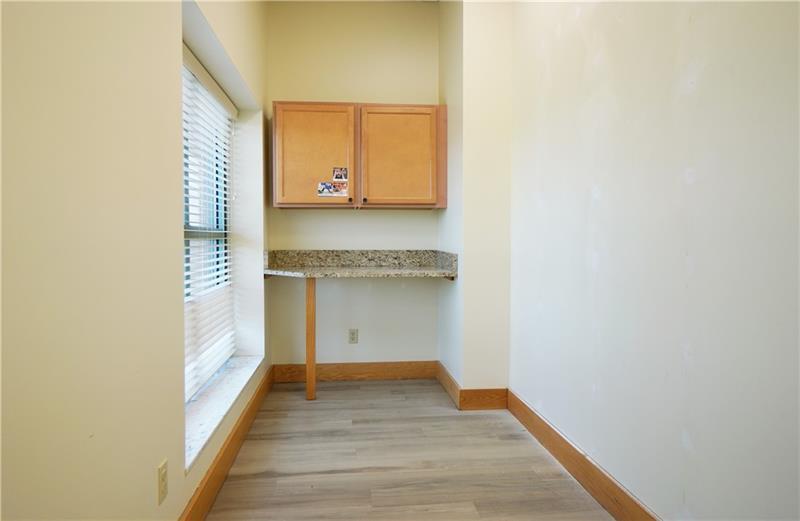 More Photos Of 10431 Perry Hwy, Wexford Office For Sale