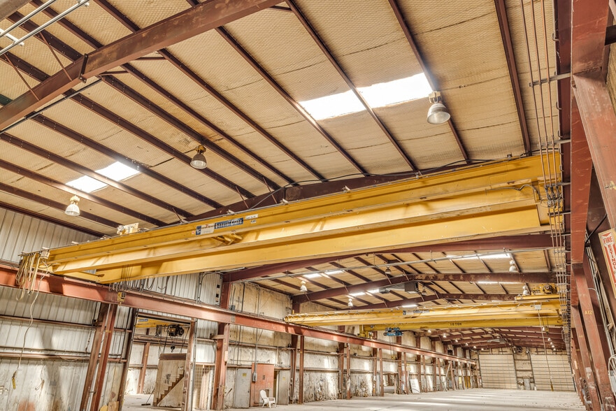 More Photos Of 2101 S East Ave, Cushing Warehouse For Lease
