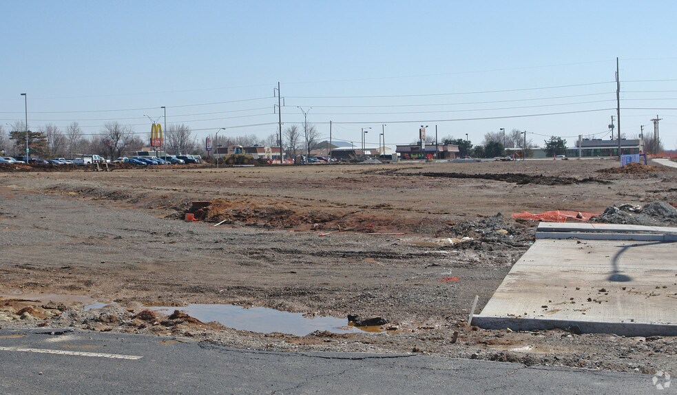 More Photos Of 651-659 NE Blue Pky, Lee's Summit Storefront For Lease