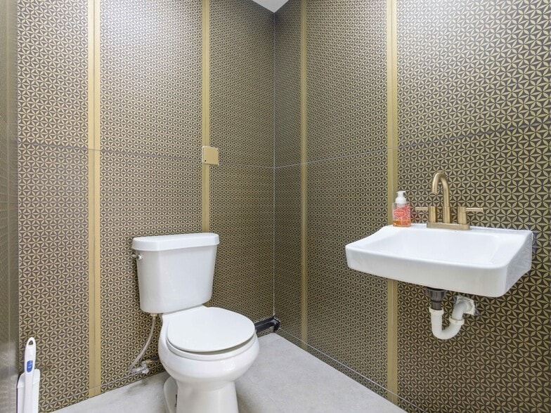 More Photos Of 82-84 SE 4th Ave, Delray Beach, Delray Beach Storefront Retail Residential For Sale