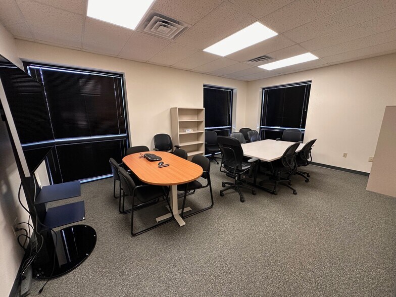 More Photos Of 805 Estelle Dr, Lancaster Office For Lease