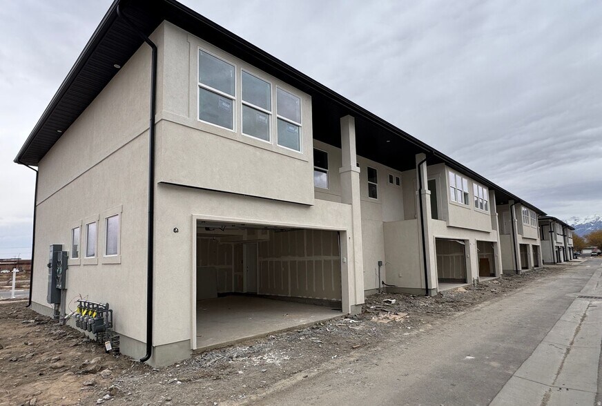 More Photos Of 737 S Harrison Dr, Springville Multifamily For Sale