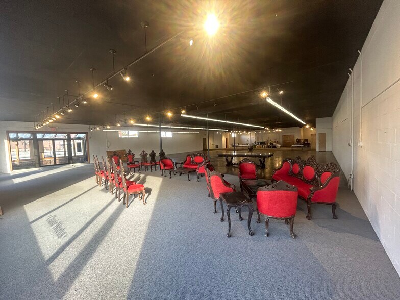 More Photos Of 400 N Martin Luther King Jr Dr, Decatur General Retail For Sale