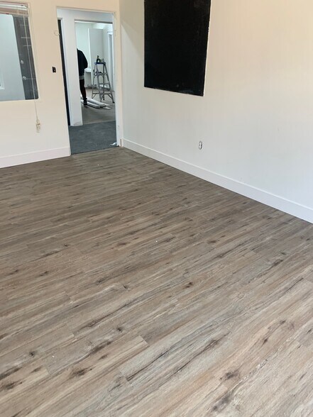 More Photos Of 324-328 N Dixie Dr, Vandalia Storefront Retail Office For Lease