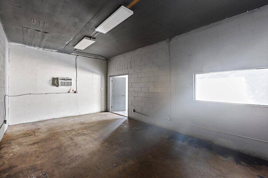 More Photos Of 1306 HWY 155, Palestine Auto Repair For Sale
