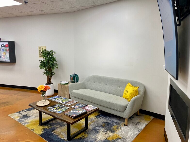 More Photos Of 9904 Franklin Ave, Fort McMurray Storefront Retail Office For Lease