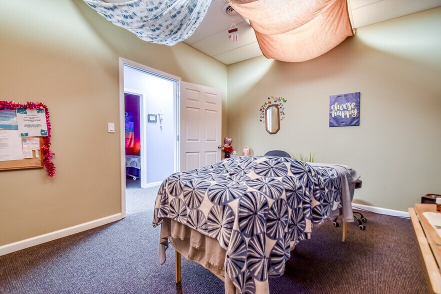 More Photos Of 1366 E 346th St, Eastlake Restaurant For Sale