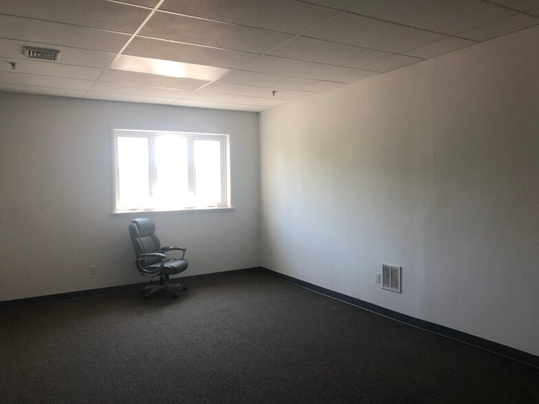 More Photos Of 29 Evans Pl, Pompton Plains Storefront Retail Office For Lease