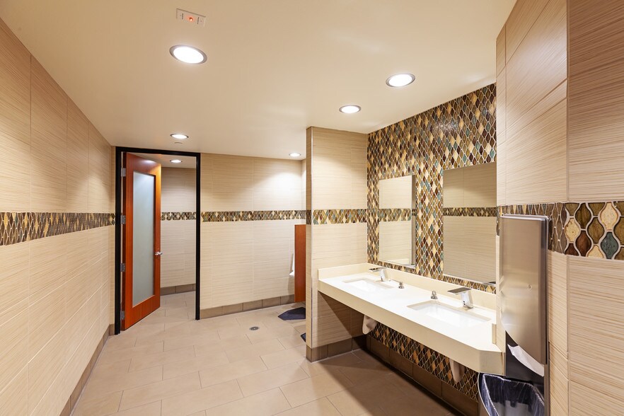 More Photos Of 2011 Palomar Airport Rd, Carlsbad Office For Lease