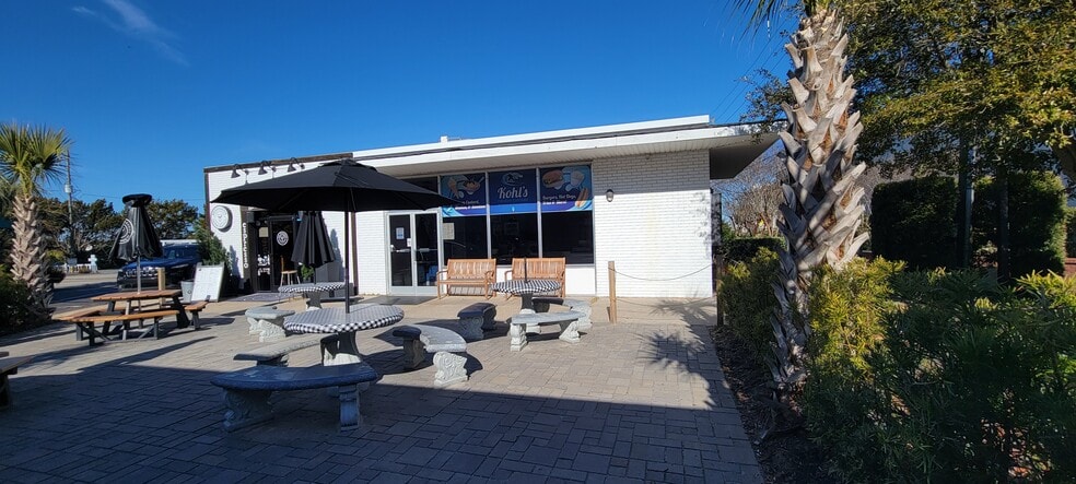 More Photos Of 86 Waynick Blvd, Wrightsville Beach Storefront For Lease