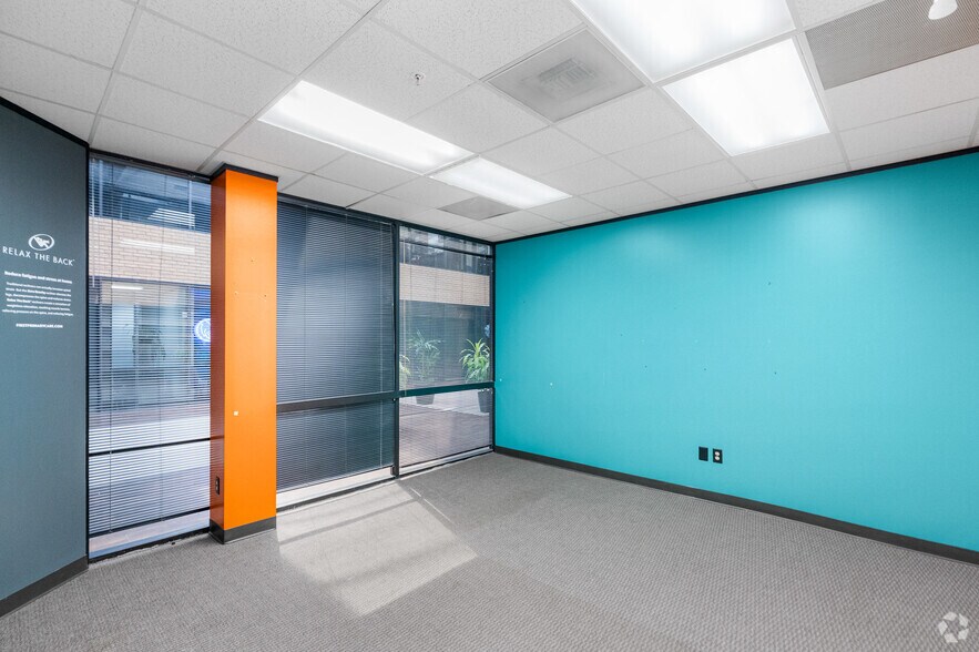 More Photos Of 8554 Katy Fwy, Houston Unknown For Lease